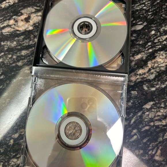 Baldur's Gate 2 Shadows of Amn  Game PC CD-ROM  2000 4 Discs - Picture 6 of 8